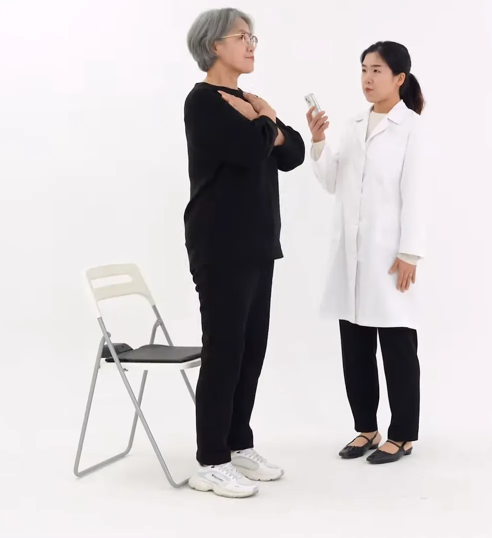 SPPB chair stand test: full standing posture during the five-repetition test.