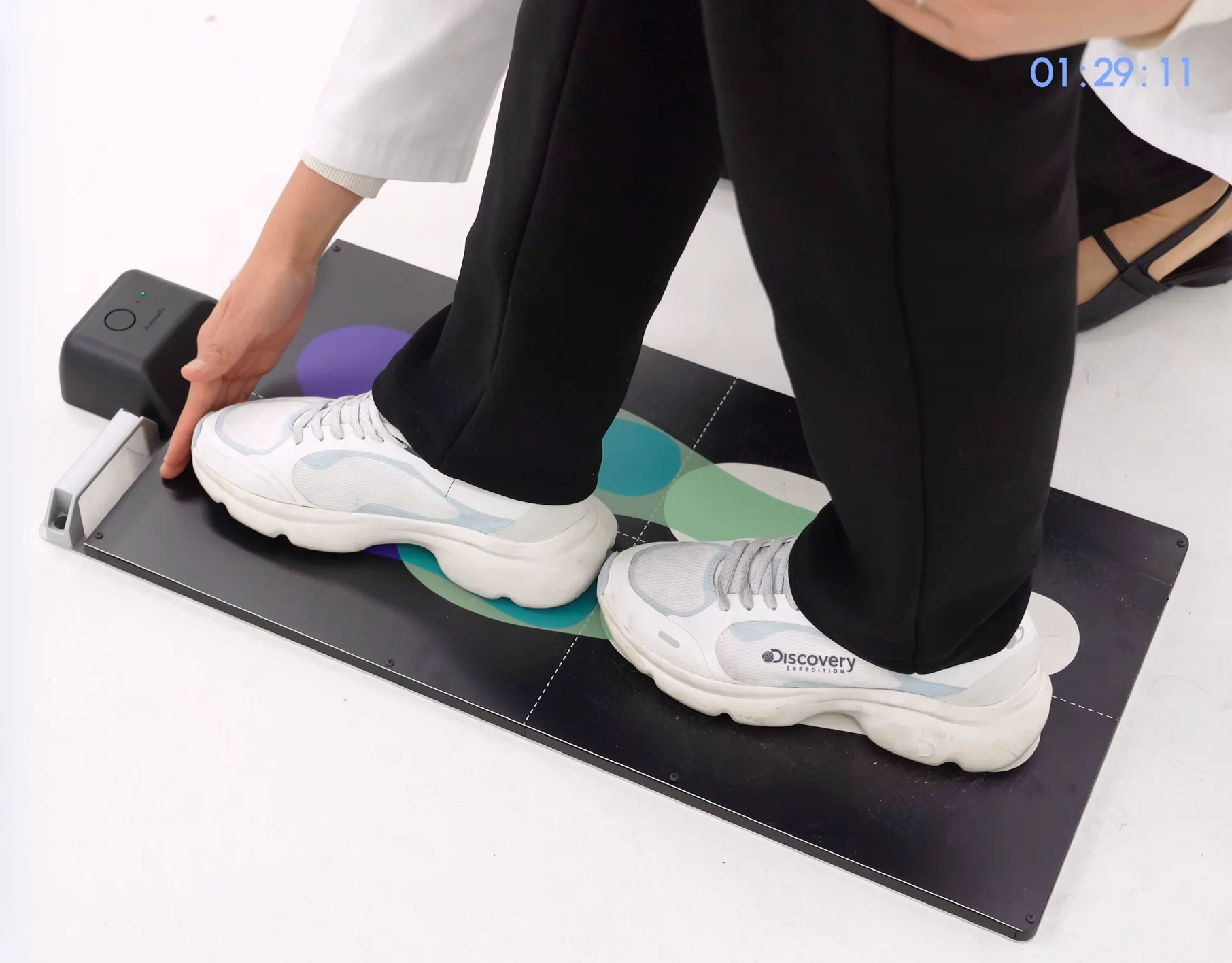 SPPBバランス検査：最大10秒計測するタンデム姿勢。